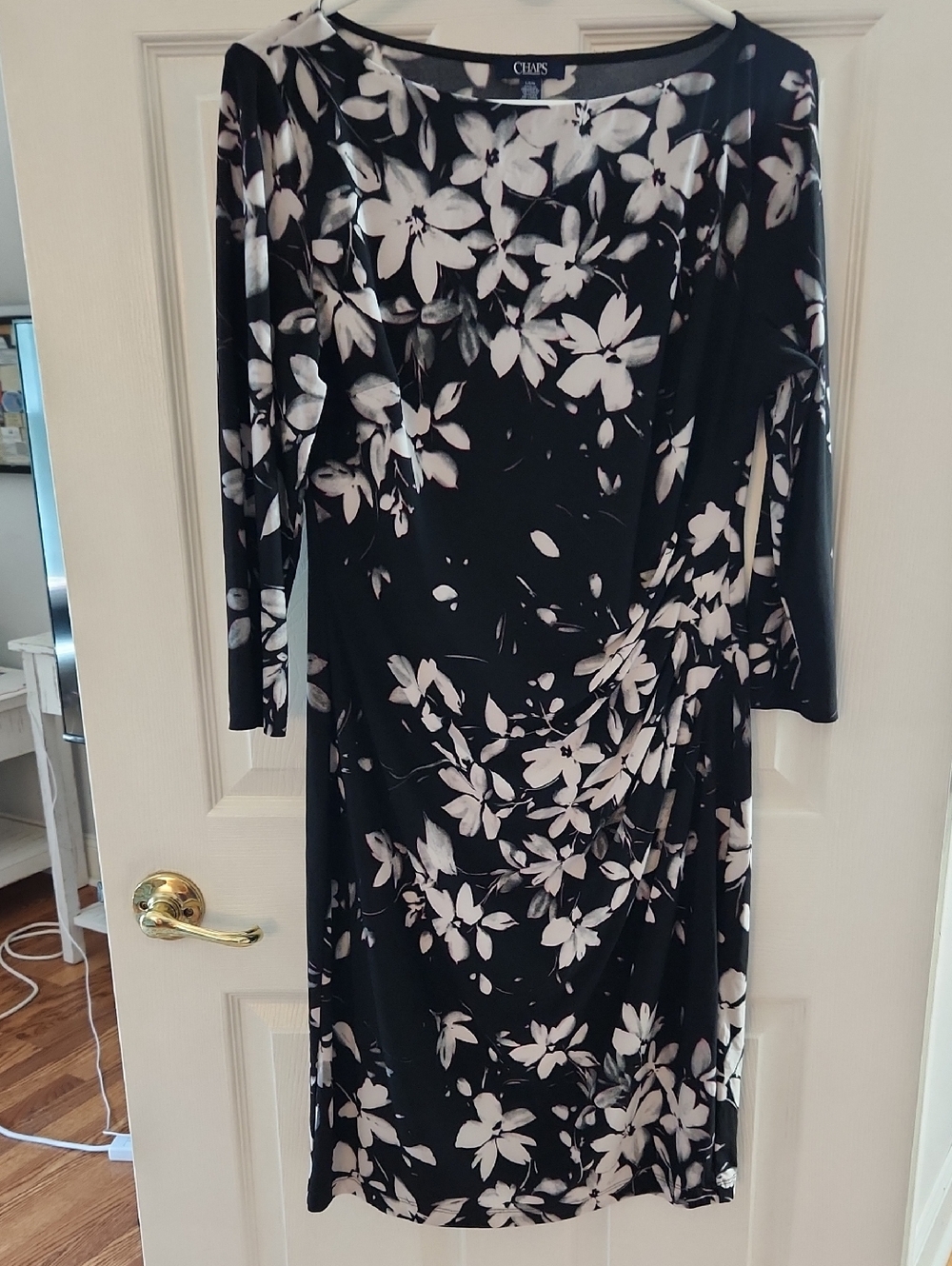 CHAPS BLACK FLORAL PRINT DRESS SHEATH. SZ L, 3/4 SLEEVE, KNEE LENGTH, RUCHED